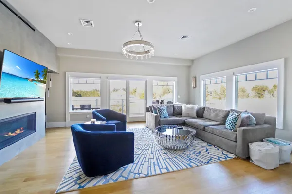 $1,895,000 | 68 Foster Avenue, Unit 9 9, Hampton Bays, NY 11946