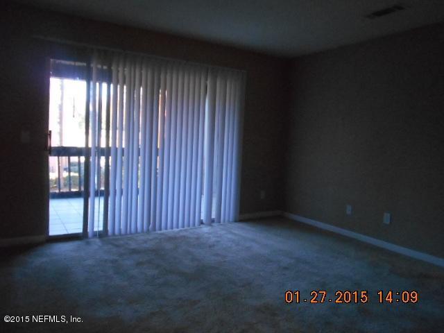 8849 Old Kings Road, Unit 182 Jacksonville, FL 32257 - Photo 3 of 10 Living room