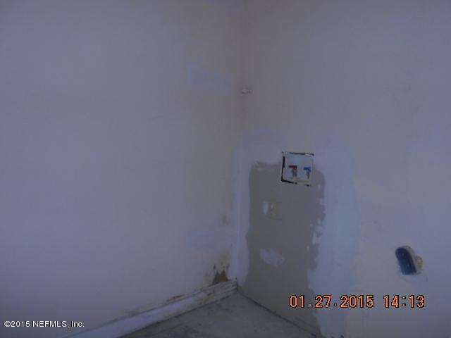 8849 Old Kings Road, Unit 182 Jacksonville, FL 32257 - Photo 10 of 10 Washer/dryer hookups