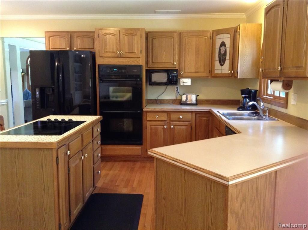 28350 Grix Road New Boston, MI 48164 - Photo 21 of 47 B79B8CA4-FAF4-46BD-8A11-31D9BCDE41DE.JPG