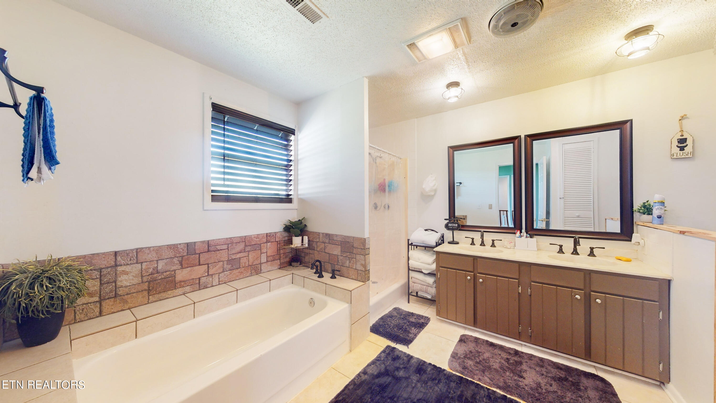 412 Glenlock Road Sweetwater, TN 37874 - Photo 33 of 53 Ensuite