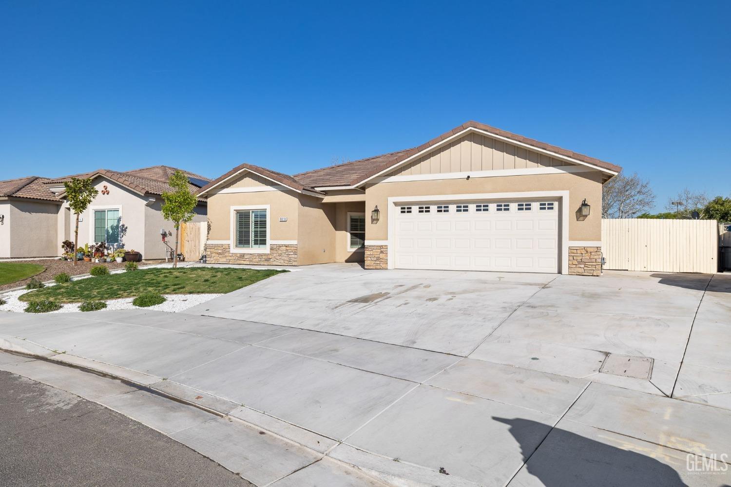 Undisclosed Address Bakersfield, CA 93311 - Photo 2 of 44