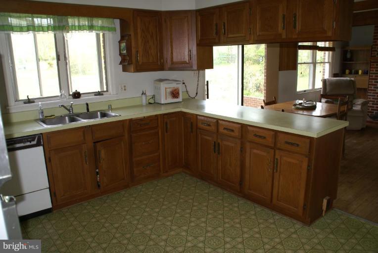 20421 Cockerill Road Purcellville, VA 20132 - Photo 7 of 18 Kitchen