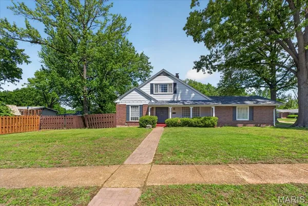 $235,000 | 3725 Helmkampf Drive, Florissant, MO 63033