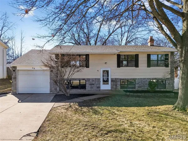 $275,000 | 44 St Lawrence Drive, Ballwin, MO 63021