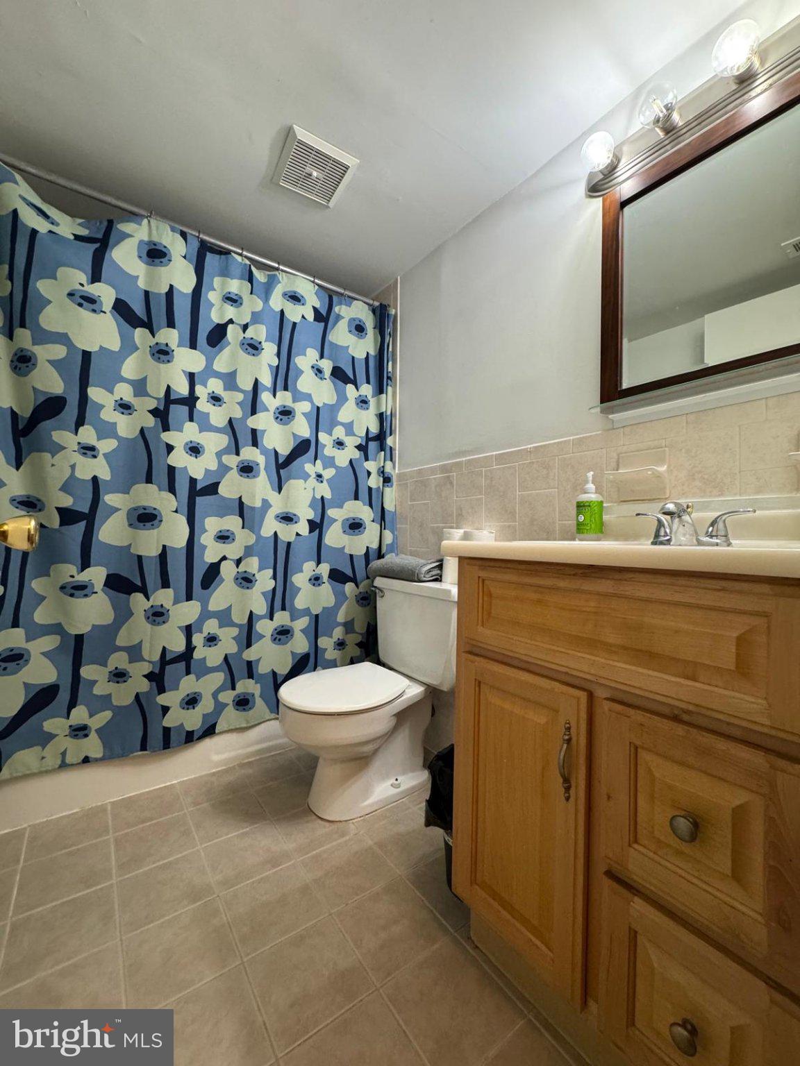 Charming bathroom.