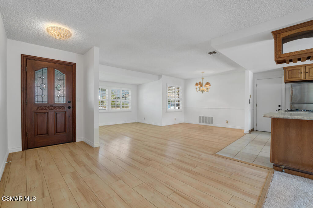 1278 Rambling Road Simi Valley, CA 93065 - Photo 7 of 76