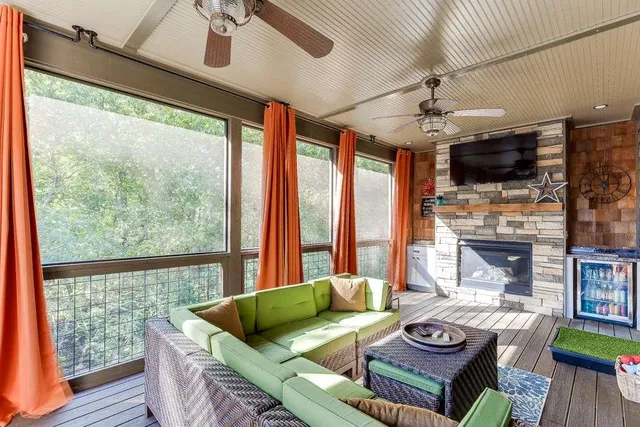 $885,000 | 386 Ridge Walk Court, Sugar Hill, GA 30518