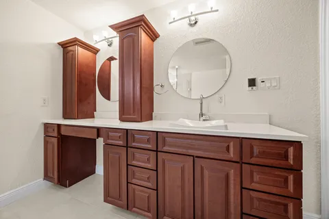 $1,075,000 | 10805 Spicewood Parkway, Austin, TX 78750
