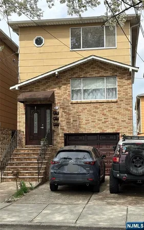 $2,200 | 608 Bergen Street, Unit 3, Harrison, NJ 07029