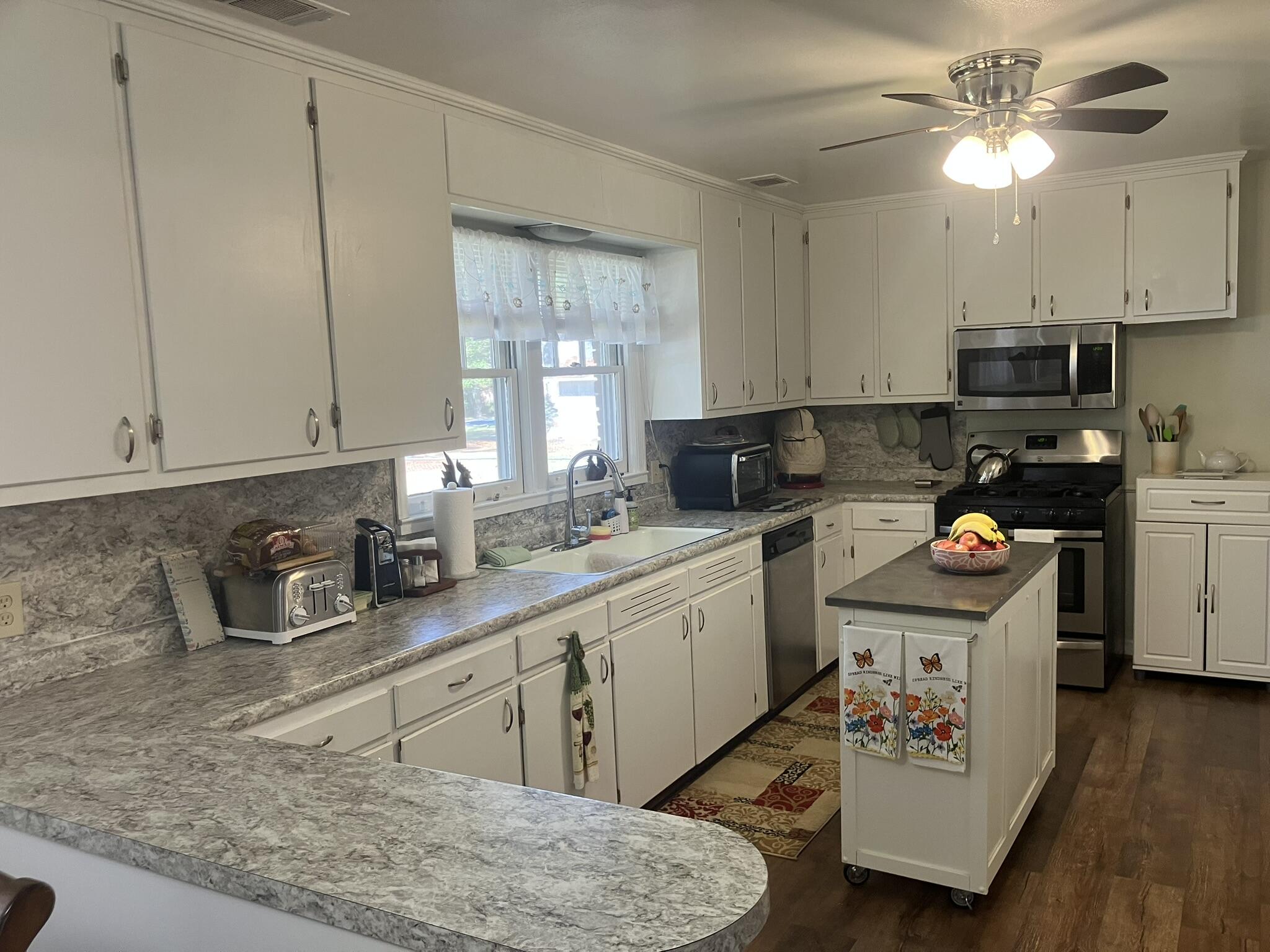 110 Joey Street Hampton, SC 29924 - Photo 8 of 33 Kitchen