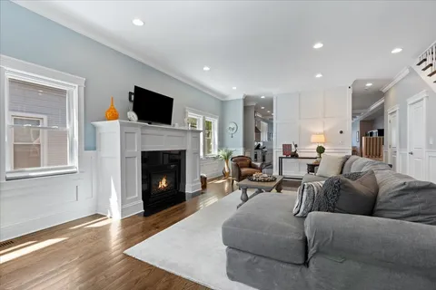 $1,300,000 | 4320 North Whipple Street, Chicago, IL 60618