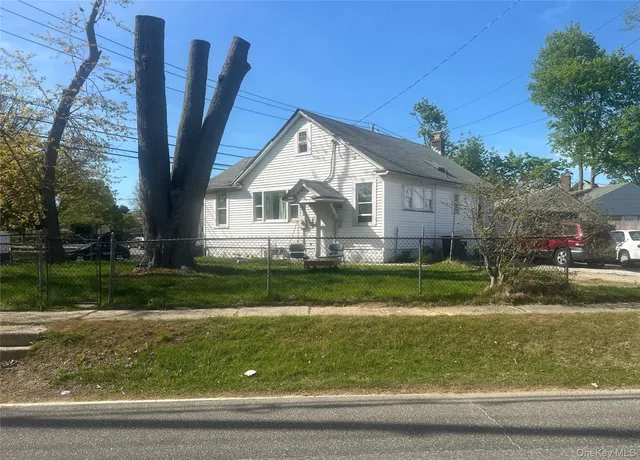 $500,000 | 583 Straight Path, West Babylon, NY 11704