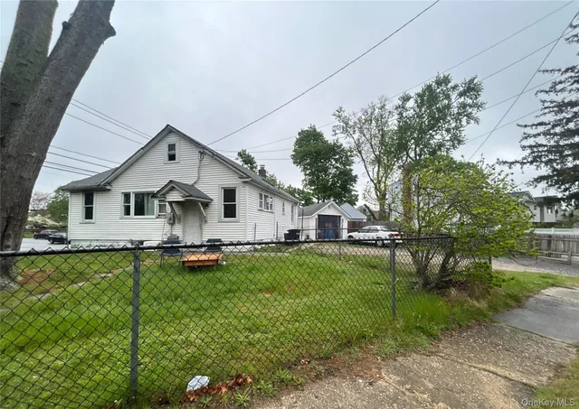 $500,000 | 583 Straight Path, West Babylon, NY 11704