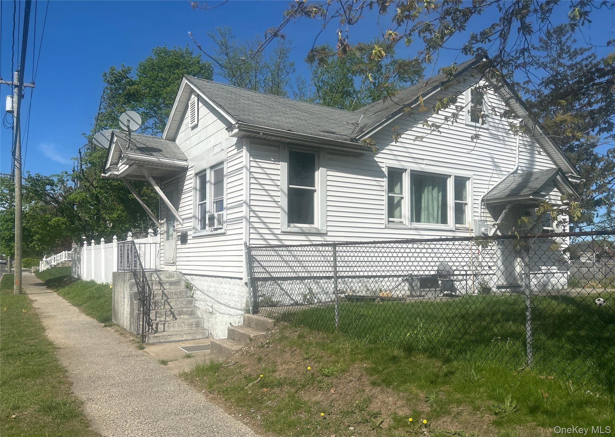 583 Straight Path West Babylon, NY 11704 - Photo 3 of 4