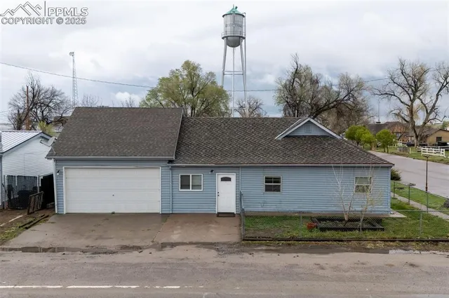 $300,000 | 505 2nd Avenue, Deer Trail, CO 80105