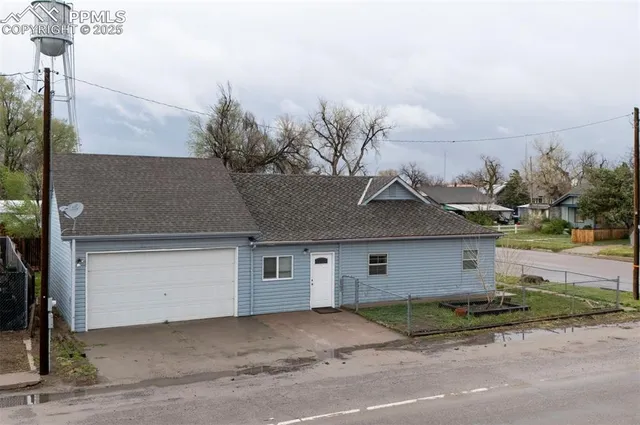 $300,000 | 505 2nd Avenue, Deer Trail, CO 80105