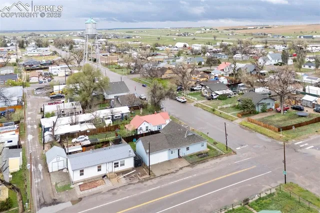 $300,000 | 505 2nd Avenue, Deer Trail, CO 80105