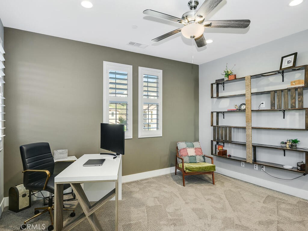 374 Ventasso Way Fallbrook, CA 92028 - Photo 18 of 42 a bedroom with a workspace