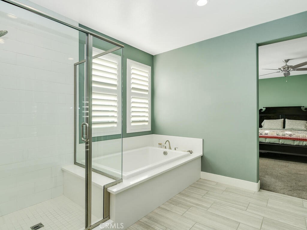 374 Ventasso Way Fallbrook, CA 92028 - Photo 23 of 42 a bathroom with a bathtub and a shower