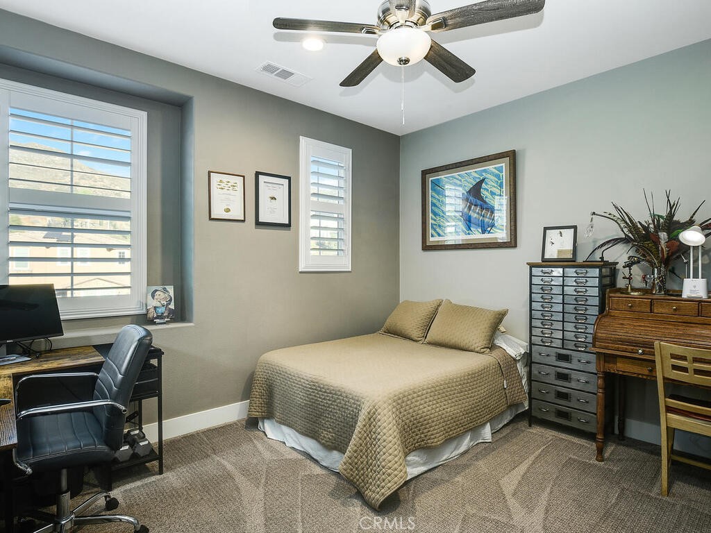 374 Ventasso Way Fallbrook, CA 92028 - Photo 25 of 42 a bedroom with a bed and a desk