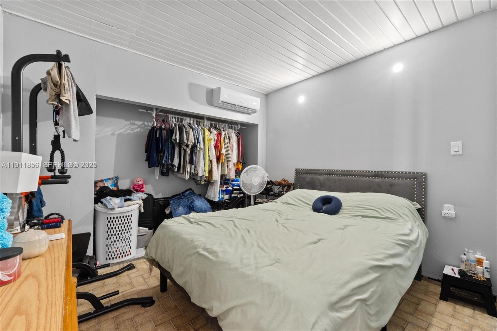 580 East 44th Street Hialeah, FL 33013 - Photo 22 of 41 a bed room with two beds and gym equipment