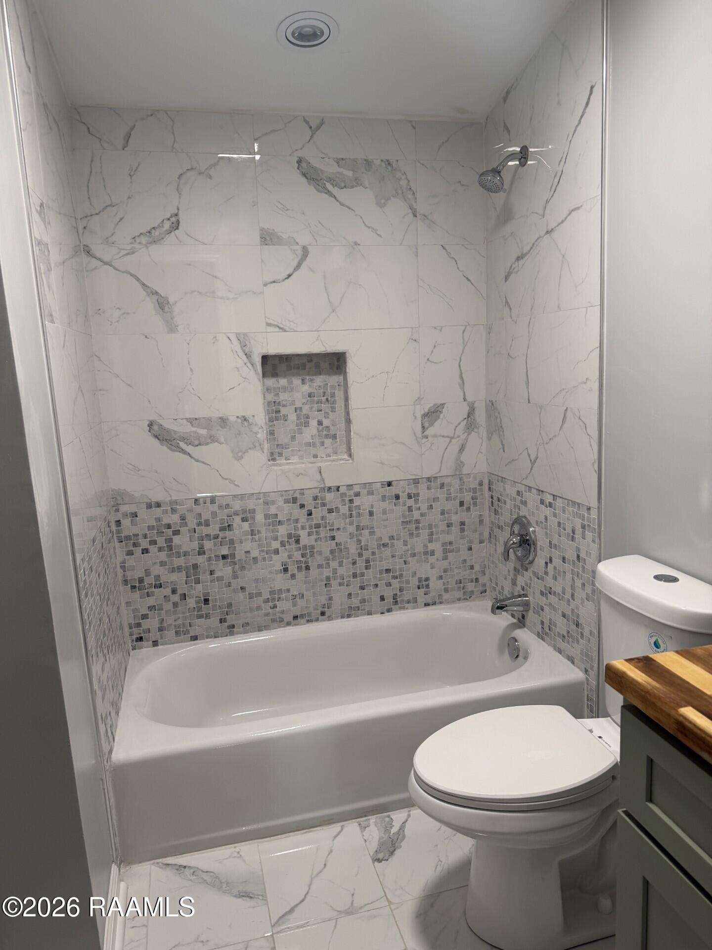 5018 Rutten Rill Road Jeanerette, LA 70544 - Photo 13 of 16 darryl bathroom