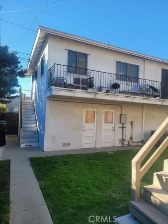 a house view with a outdoor space