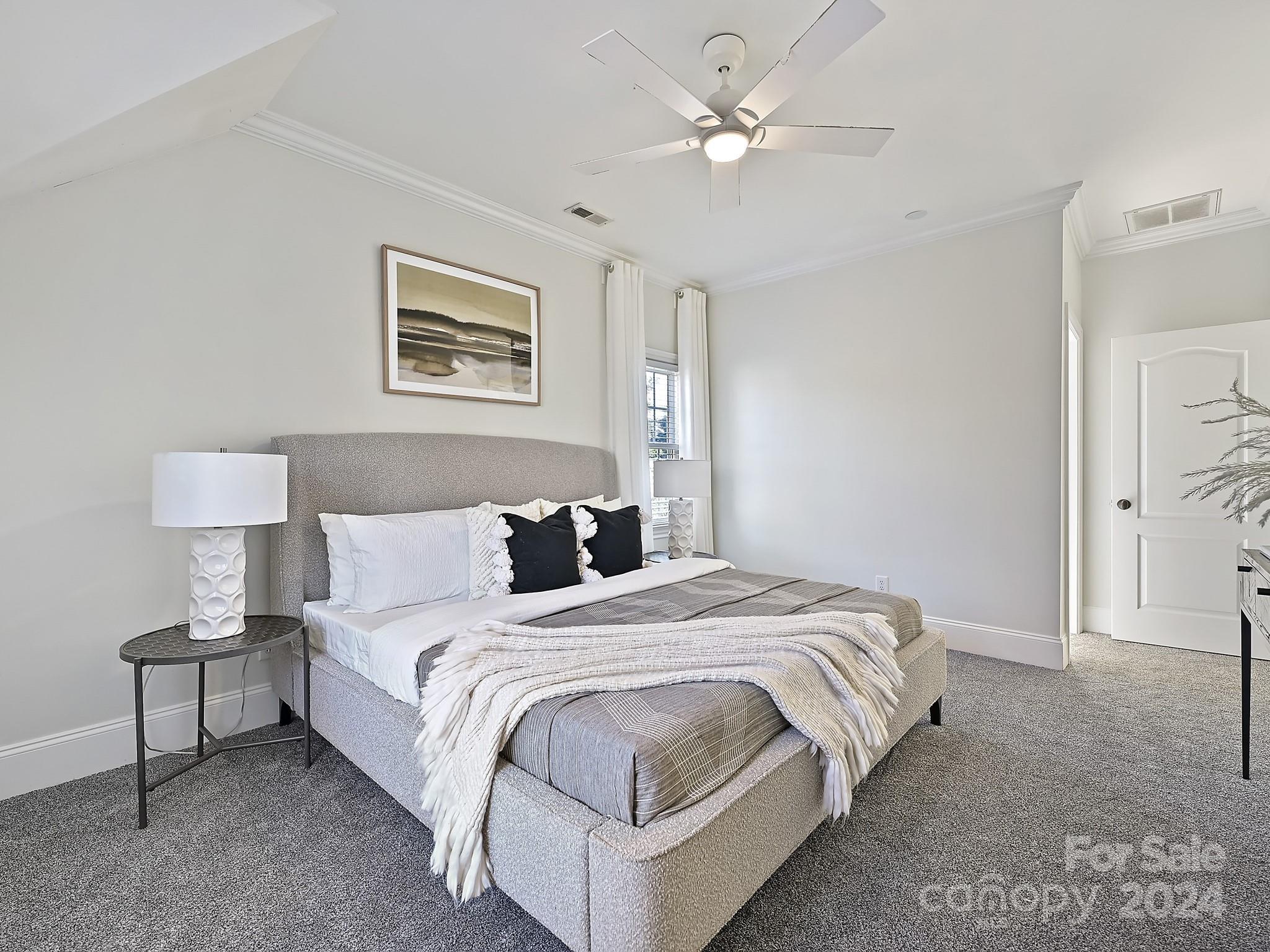 820 Millbrook Road Charlotte, NC 28211 - Photo 20 of 31 a bedroom with a bed and a lamp