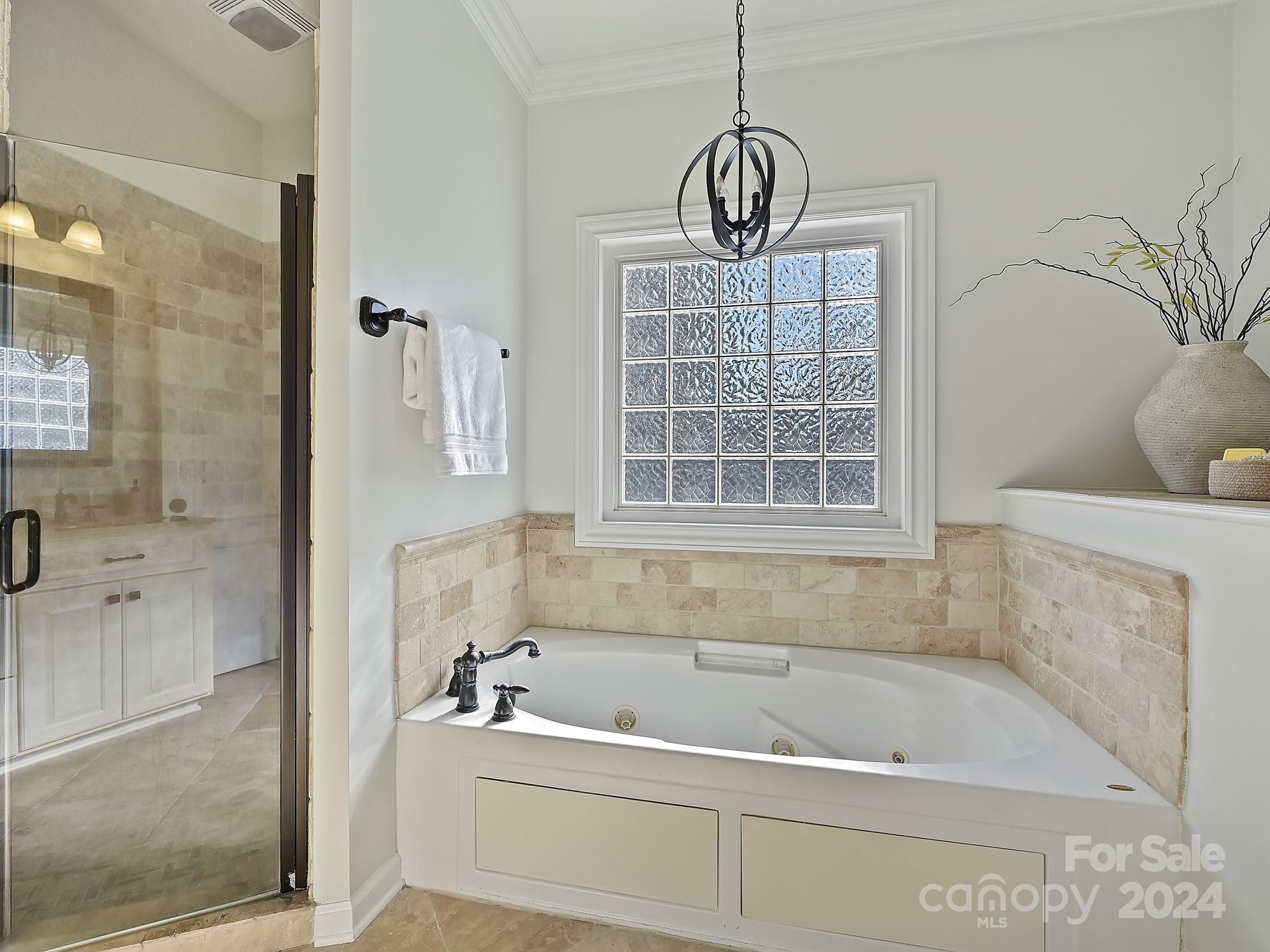 820 Millbrook Road Charlotte, NC 28211 - Photo 22 of 31 a bath tub sitting next to a window