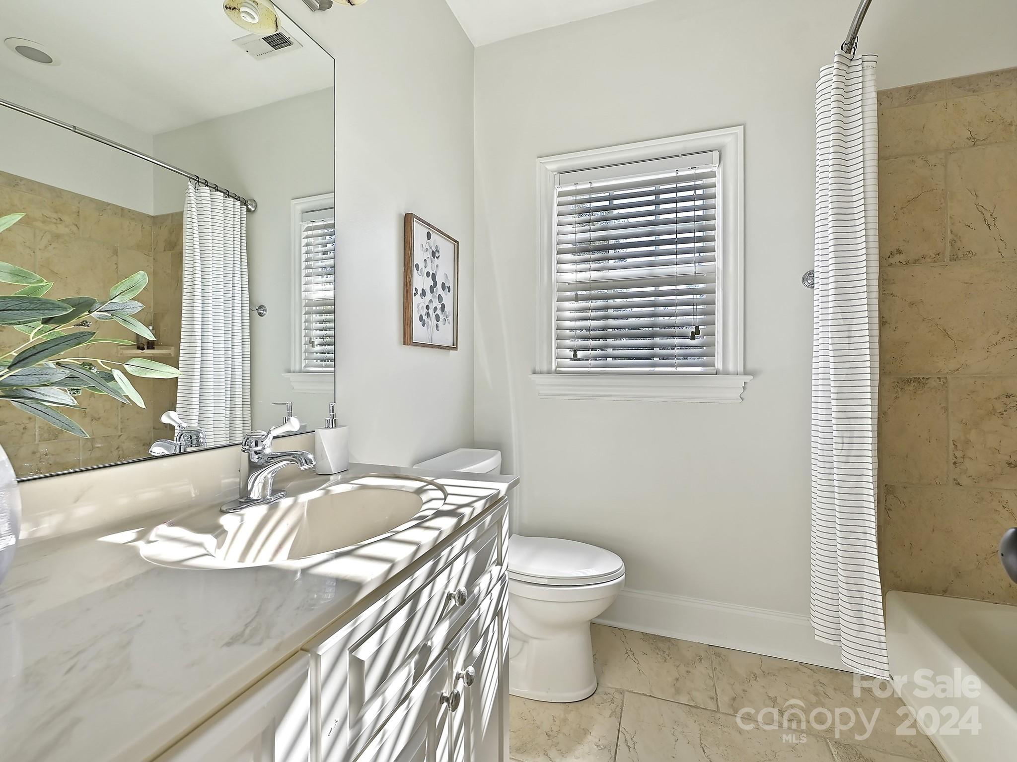 820 Millbrook Road Charlotte, NC 28211 - Photo 25 of 31 a living room with a couch and a table