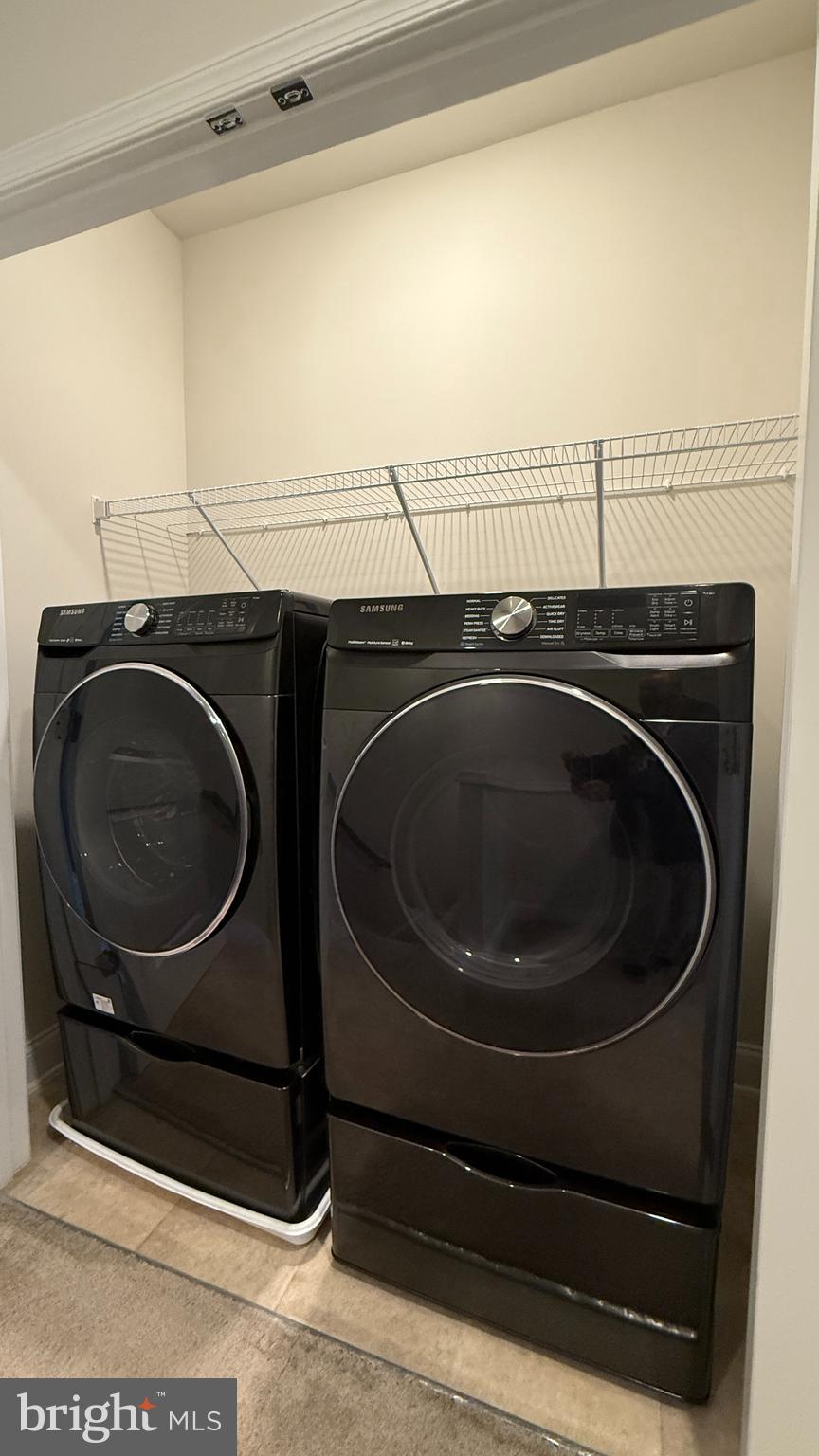 1949 Greenbriar Hall Road Dumfries, VA 22026 - Photo 16 of 26 a utility room with washing machine