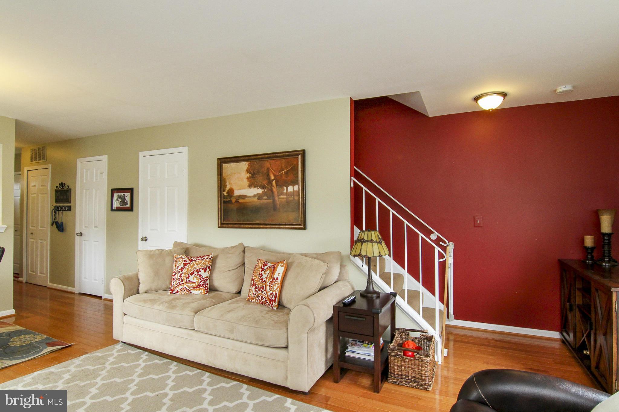 3829 9th Road South Arlington, VA 22204 - Photo 9 of 22 Living Room