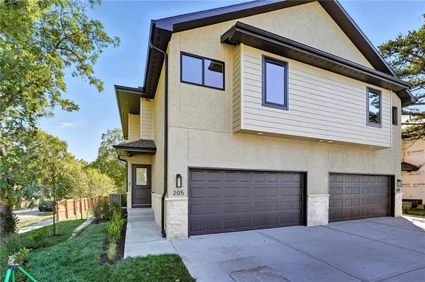 $700,000 | 211-213 Northwest Orchard Street, Lee's Summit, MO 64063