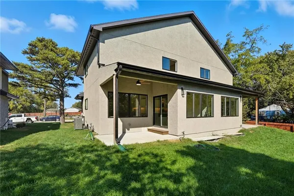 $700,000 | 211-213 Northwest Orchard Street, Lee's Summit, MO 64063
