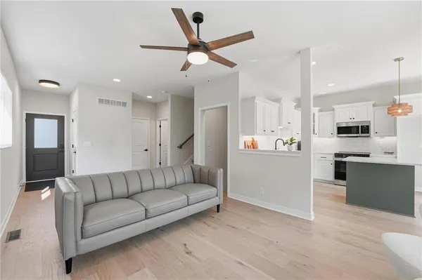 $700,000 | 211-213 Northwest Orchard Street, Lee's Summit, MO 64063