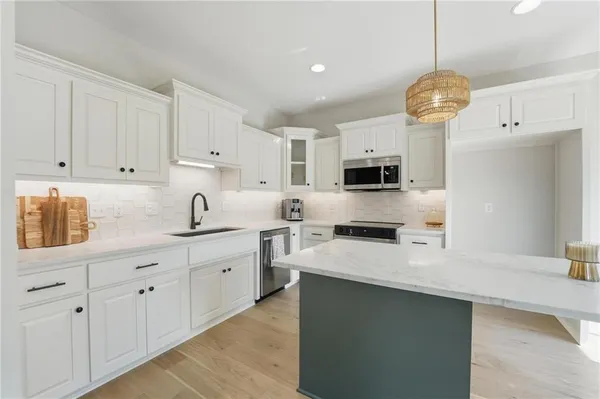$700,000 | 211-213 Northwest Orchard Street, Lee's Summit, MO 64063