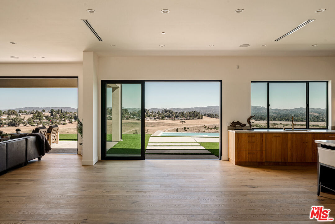 22328 South Summit Ridge Circle Chatsworth, CA 91311 - Photo 7 of 43