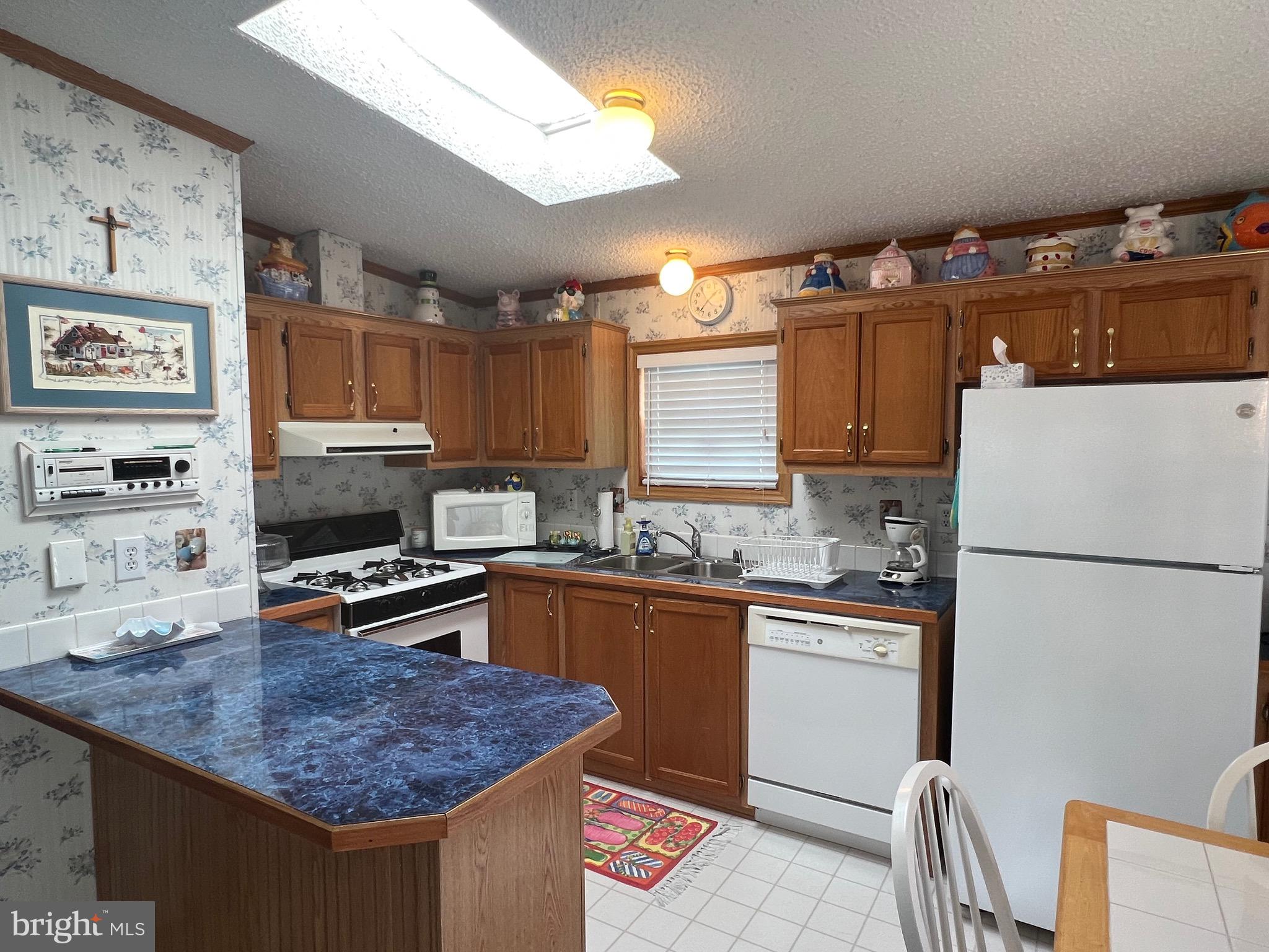 12054 Assateague Way Berlin, MD 21811 - Photo 8 of 95 Kitchen