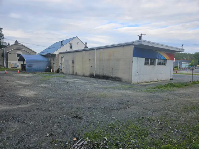 $825,000 | 1049 North Main Street, Hartford, VT 05001