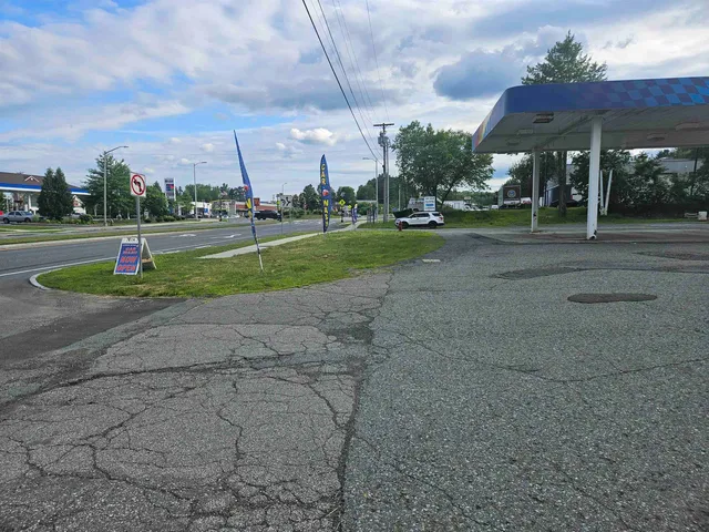 $825,000 | 1049 North Main Street, Hartford, VT 05001