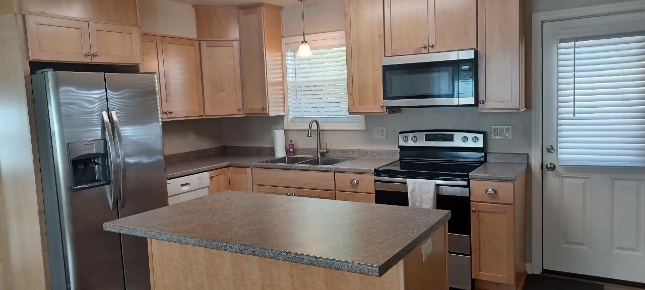 7673 Bent Mountain Road Roanoke, VA 24018 - Photo 5 of 10 a kitchen with stainless steel appliances granite countertop a sink a stove a refrigerator a microwave and cabinets