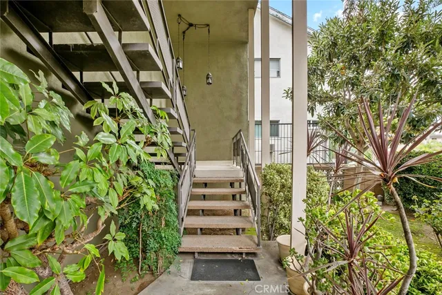 a view of entryway with a front door