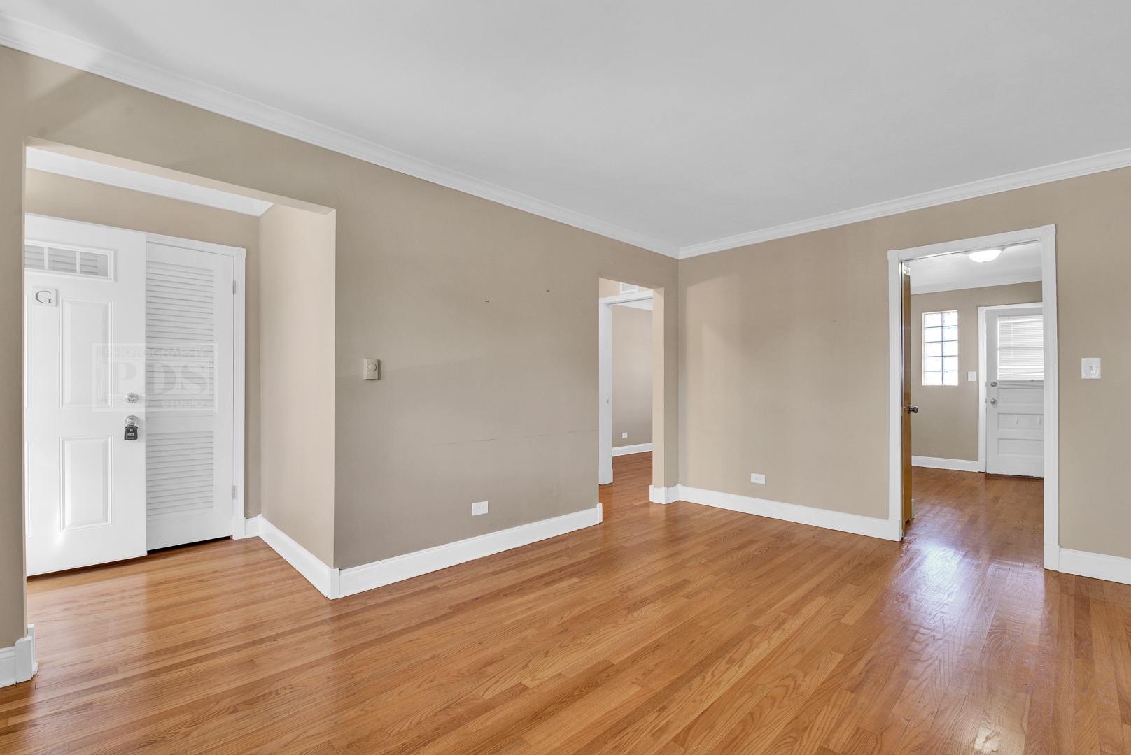 1427 Homestead Road, Unit G La Grange Park, IL 60526 - Photo 7 of 15 a view of an empty room with wooden floor and windows