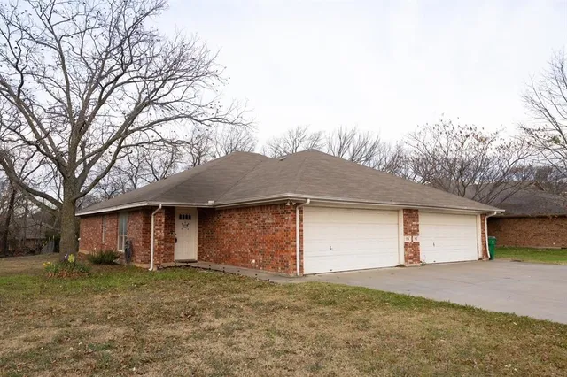 a front view of house with garage and yard