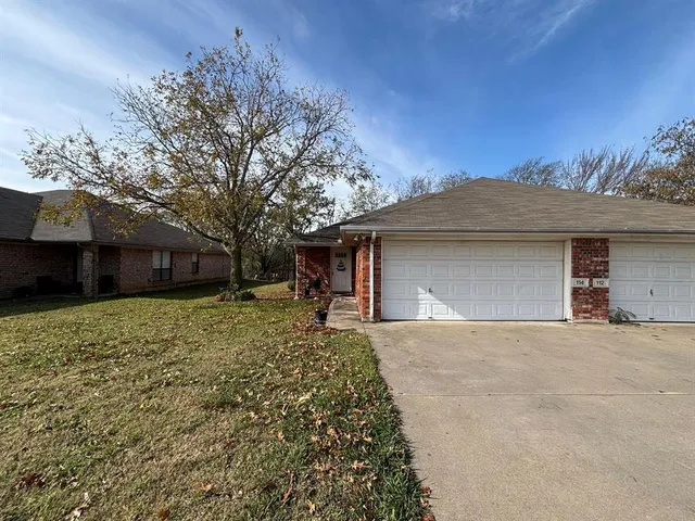 $1,650 | 112 Honey Bee Drive, Unit 114, Joshua, TX 76058