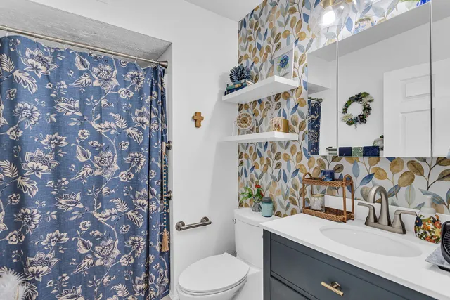 $264,900 | 783 West Barrington Circle, Jackson, MI 49203