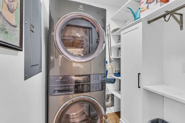 $264,900 | 783 West Barrington Circle, Jackson, MI 49203