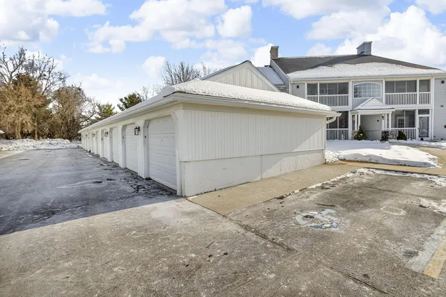 $264,900 | 783 West Barrington Circle, Jackson, MI 49203