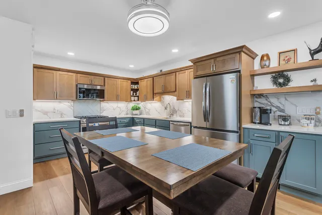 $264,900 | 783 West Barrington Circle, Jackson, MI 49203